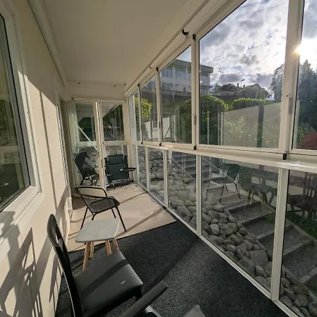 Spacious And Modern 4-room Apartment, Берген