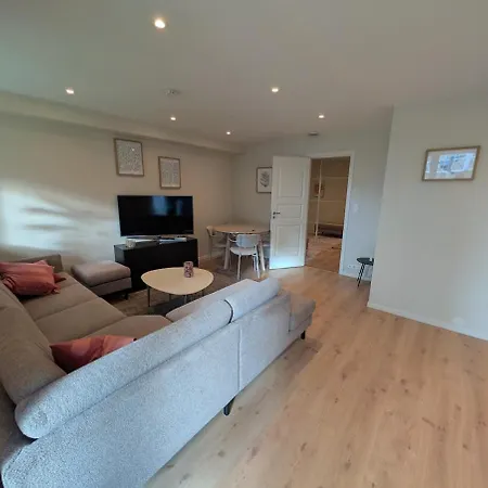 Spacious And Modern 4-room Apartment, Апартаменти *