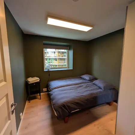Апартаменти Spacious And Modern 4-room Apartment, *