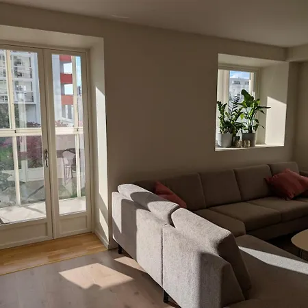 Spacious And Modern 4-room Apartment, Берген