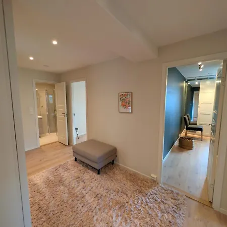 Апартаменти Spacious And Modern 4-room Apartment, Берген